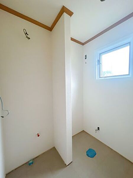 【リフォーム中】トイレは新品交換予定です。クッションフロア張替え、壁天井はクロス張替えいたします。 直接お肌に触れる部分なので、新品だと嬉しいですね。