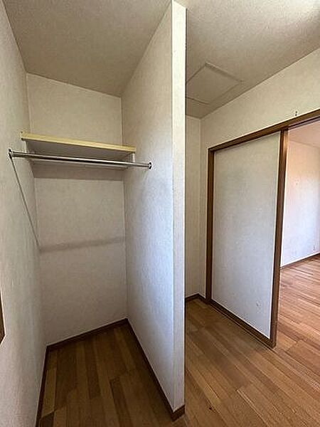 北西側約3.7帖の納戸