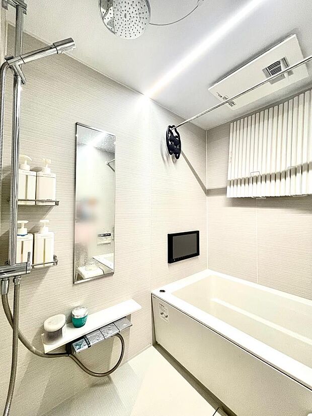 こだわりのバスルームには、16インチの浴室液晶TVがついており、お風呂に入って、ゆったり見ることが出来ます♪