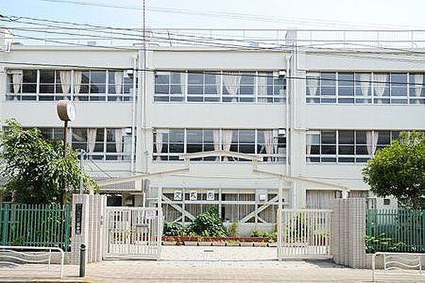 江東区立深川第二中学校 徒歩9分。 650m