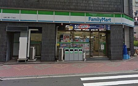 ファミリーマート台東三筋店 徒歩2分。 150m