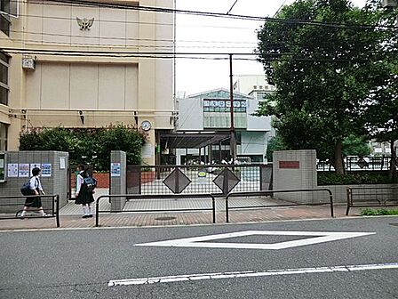 台東区立浅草中学校 徒歩7分。 490m