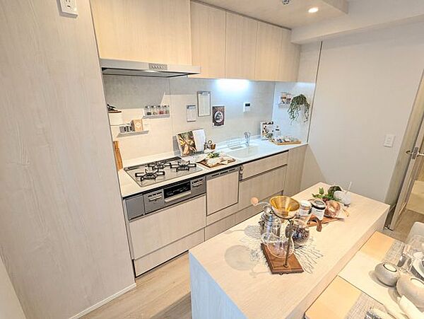 食後の片付けをサポートする食洗機付き。家事時間を短縮し、家族との時間を増やせます。