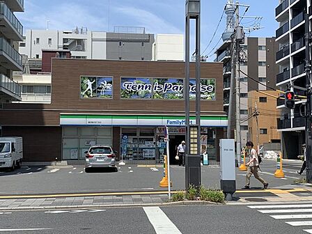 ファミリーマート墨田亀沢四丁目店 徒歩4分。 310m
