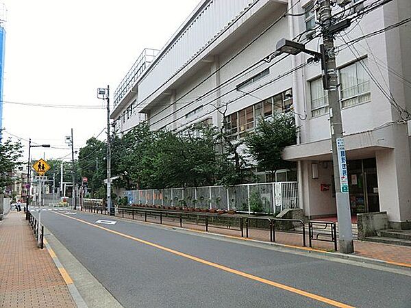 台東区立富士小学校 徒歩8分。 590m
