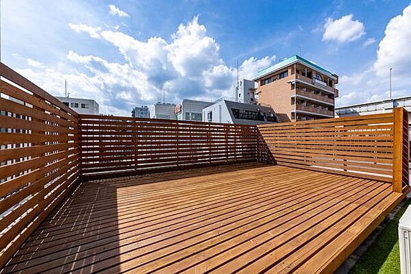 椅子を置いて外の空気を感じながら、ほっとひと息つける空間としても活用できます。