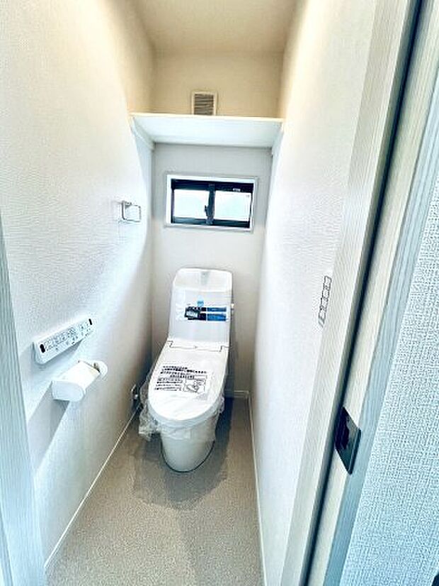 3階トイレ　温水洗浄便座付き