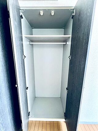 収納はややコン...