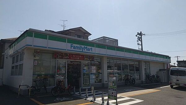 ファミリーマート 吉島西二丁目店 720m