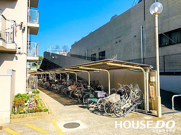 駐輪場　自転車：100円/月