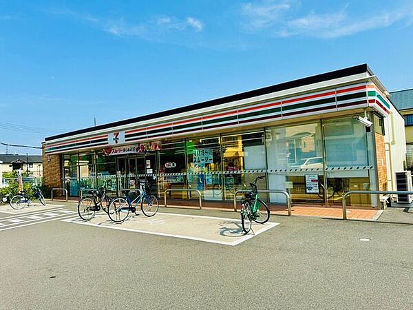 セブンイレブン　茨木鮎川1丁目 580m