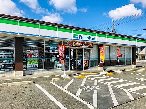 ファミリーマート　茨木鮎川店 680m
