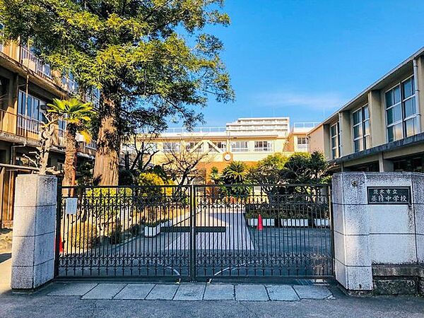 茨木市立養精中学校・生徒数約739名 850m