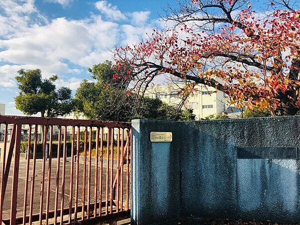 高槻市立富田小学校・児童数約200名 640m