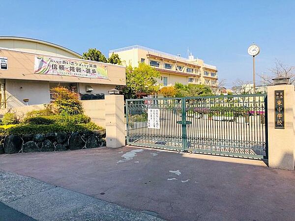 茨木市立東中学校・生徒数約577名 1400m