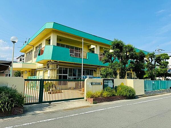 鮎川保育園 180m