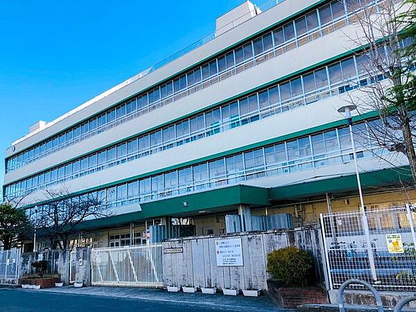 茨木市立東雲中学校 1560m