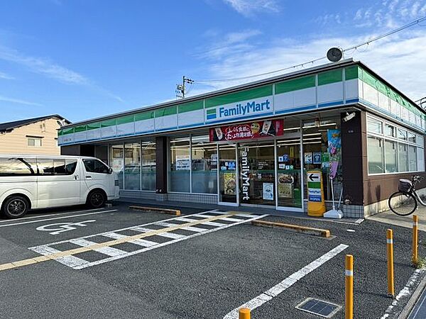 ファミリーマート茨木太田二丁目店 470m