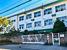 周辺：茨木市立東小学校 900m