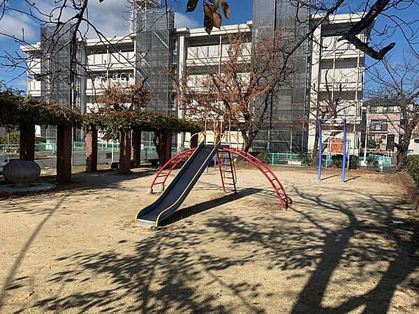 総持寺住宅第二児童遊園 710m