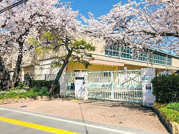 茨木市三島小学校・児童数546名 220m