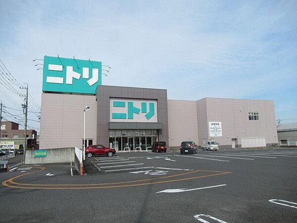 【ニトリ　桑名店】23号線沿いにあるインテリア小売業大手チェーン店。店内と駐車場が広く、ゆっくりとみることが出来ます。【営業時間】10：00～20：00駐車場130台 2040m