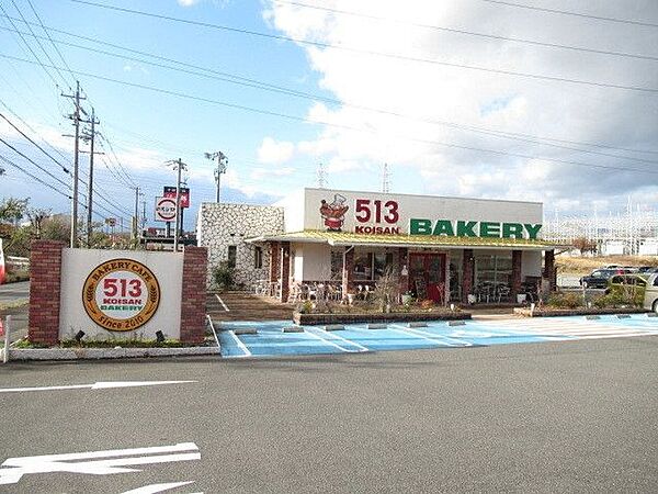 513BAKERY桑名大山田店【513BAKERY桑名大山田店】焼きたてパンをその場で食べられるイートインスペースでは、コーヒーを無料で嗜めます。営業時間：平日9：00～19：00　休日7 700m