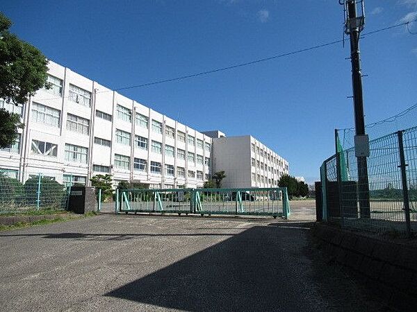 正和中学校【正和中学校】桑名市にある公立中学校【教育目標】「自主・共生」 3360m