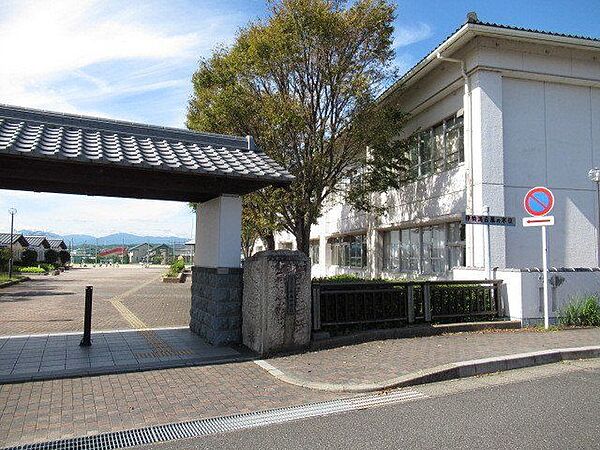 長島中学校　長島町にある公立の中学校。 1890m