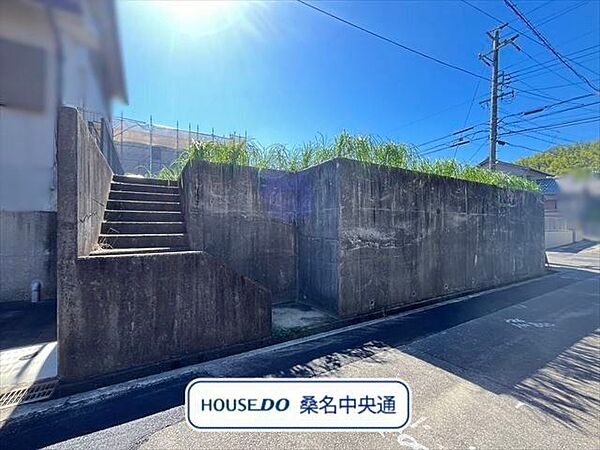 養老鉄道養老線播磨駅まで徒歩10分、大和小学校まで徒歩10分の通勤通学に便利な立地です。（2025年10月9日　撮影）
