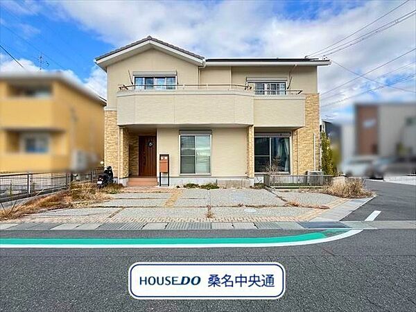 城南小学校まで徒歩4分、前面道路も広いのでお子さまの通学も安心です。国道23号線や国道258号線が近く、車移動に便利です。（2025年12月13日　撮影）