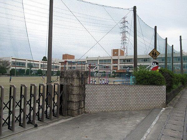 七和小学校　桑名市の公立小学校。隣には正和北幼稚園、約100ｍほどのところには桑名工業高校があります。 450m