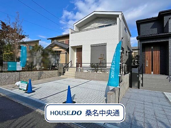 小学校まで徒歩8分、中学校まで徒歩7分で通学も安心です。子育て家庭にはうれしいですね。（2025年12月7日　撮影）