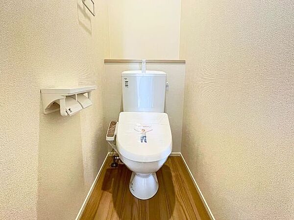 2階にもトイレがあります。階段を下りなくてもいいので移動が楽になりますね。