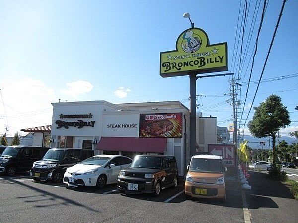 ブロンコビリー　桑名大山田店　肉料理のほか、サラダバーがあるのでお野菜も一緒にたくさん食べることが出来ます。【営業時間】11：00～20：00 300m