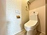 トイレ：1階トイレ：2カ所に省エネ仕様のトイレを採用しました！2階から階段を降りなくてもいいので、お部屋からの移動が短縮できます。