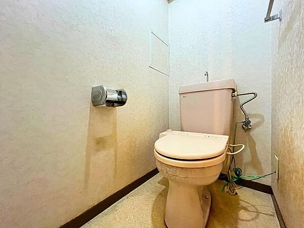 ≪トイレ≫災害時でも安心のタンク付きトイレです。