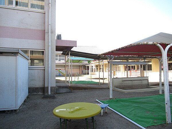 桑名市立光風幼稚園　預かり保育を実施している幼稚園です。修徳小学校の敷地内にあります。 770m