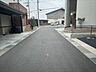 その他：前面道路：道路の幅員が4ｍ以上は火災や緊急時になどに消防車や救急車、担架、救命器具がスムーズに住宅までたどり着けるように定められた道路幅となります。（2024年2月15日　撮影）