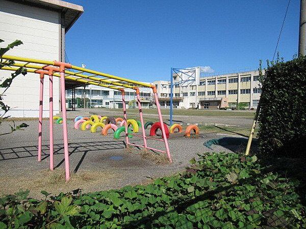城南小学校　学校の最寄り駅は「近鉄：伊勢朝日駅」徒歩約29分となります。近くに警察署や病院があり安心ですね。 680m