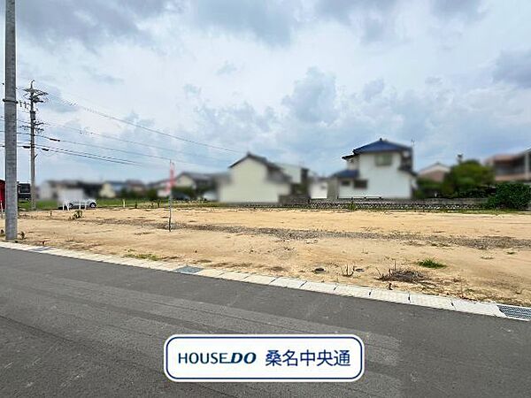 小中学校まで徒歩15分圏内、JR長島駅、近鉄長島駅まで徒歩10分圏内で通勤通学しやすいですね。