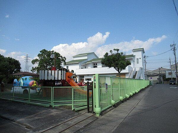 光陽桑部保育園　音楽や英語など、表現力を育む保育方針の保育園。遊具が充実しています。 920m