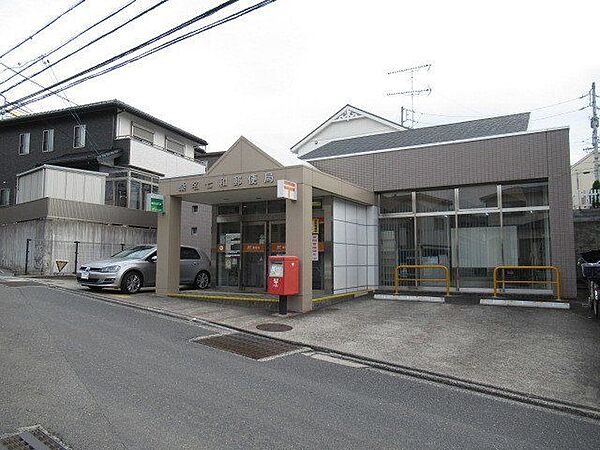 七和郵便局　郵便、貯金、ATM、保険の窓口がございます。【ATM受付時間】平日9時～17時半　土曜9時～12時半駐車場4台 320m