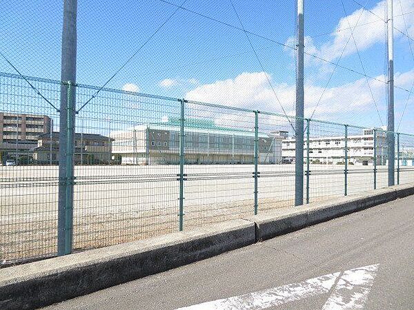 川越中学校学習の基礎・基本を身につけ、人とかかわる力、思いを伝え合う力等の育成に努めています。デリバリー方式による注文弁当の給食を行っています。 1640m