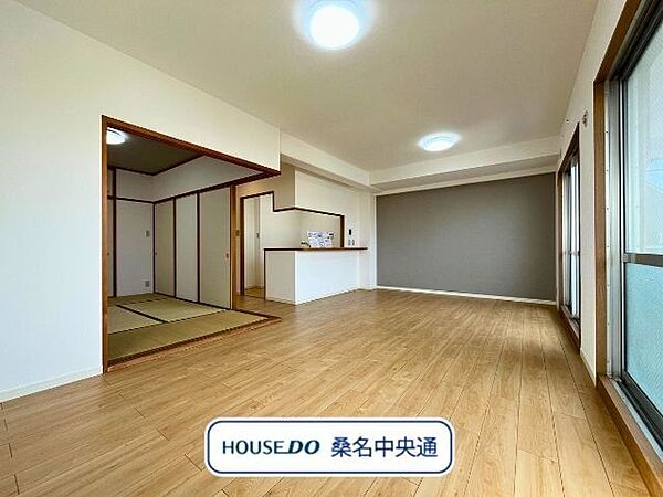 LDKは和室の襖を開放して、22.2帖の広々空間としても使用できます。（26.6.30撮影）