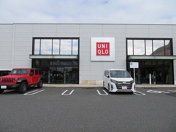ユニクロ三重川越店　営業時間：平日11：00～20：00　土日祝10：00～20：00良質なカジュアル衣料を提供しているユニクロ。ショッピングセンター内にあるので帰りにスーパーも寄れますね。 340m