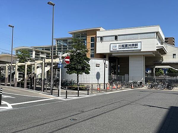 近鉄川越富洲原駅　近鉄名古屋線の駅です。冬はイルミネーションがされたり、構内やロータリーの整備が行き届いています。 630m