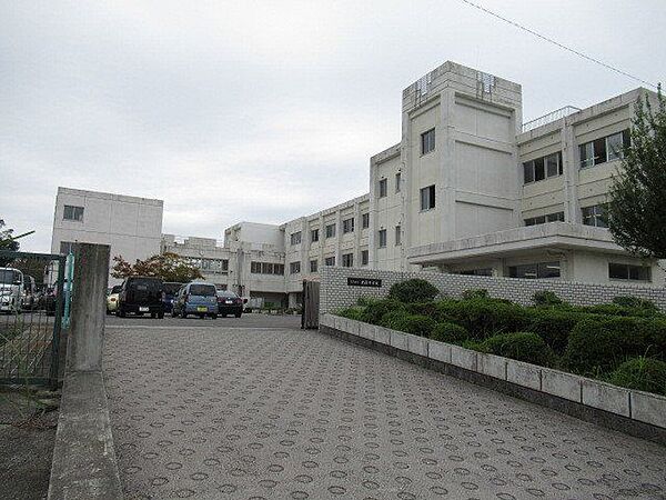 光陵中学校　桑名市の公立中学校。 1270m
