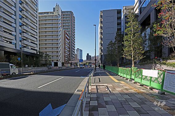 敷地南側前面道...