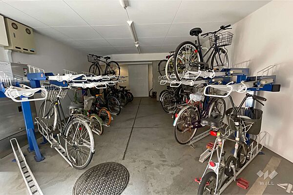 屋内に設けられた駐輪場